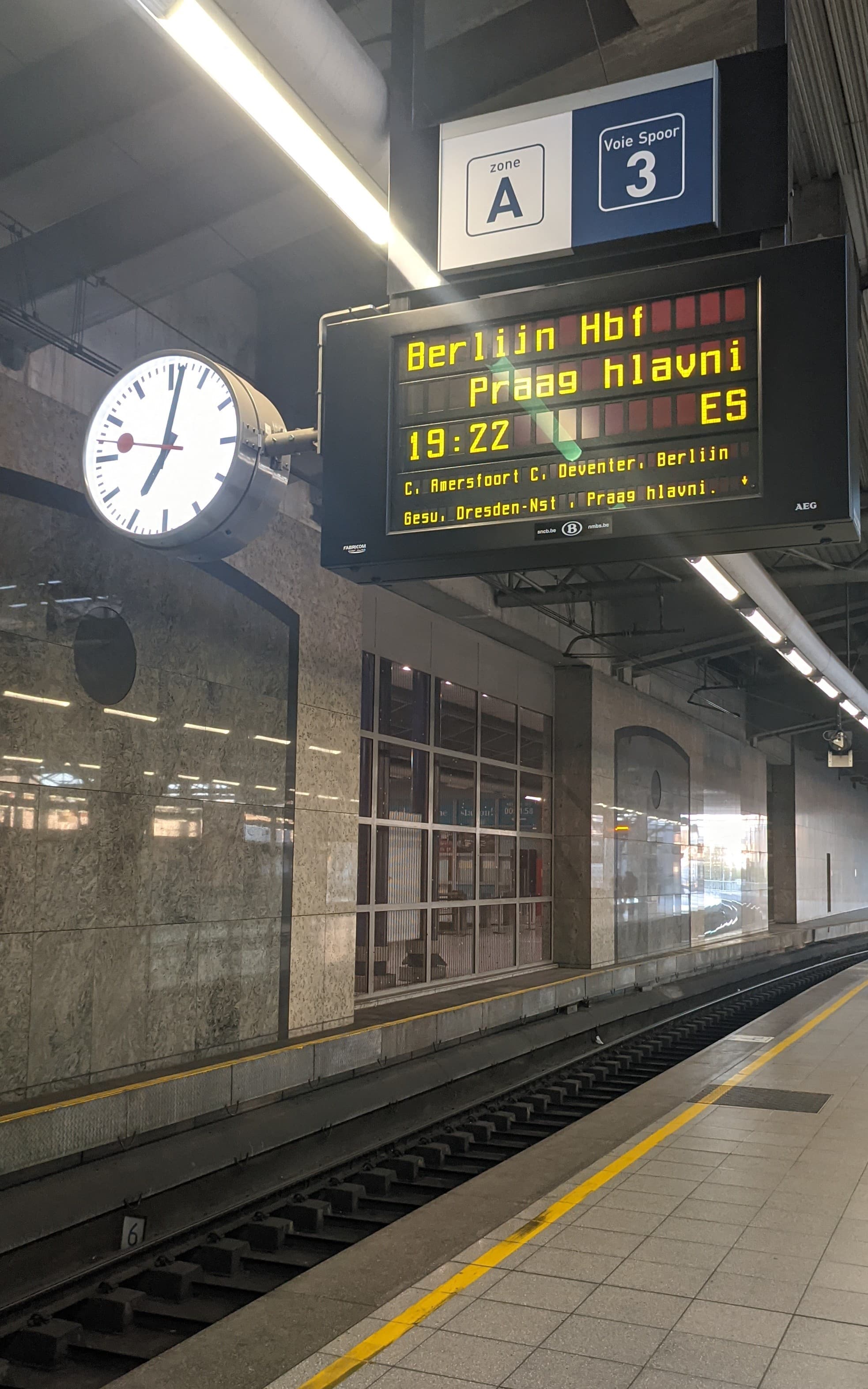 The departure board at Brussels Midi showing the 19:22 European Sleeper service to Prague via Berlin Hauptbahnhof