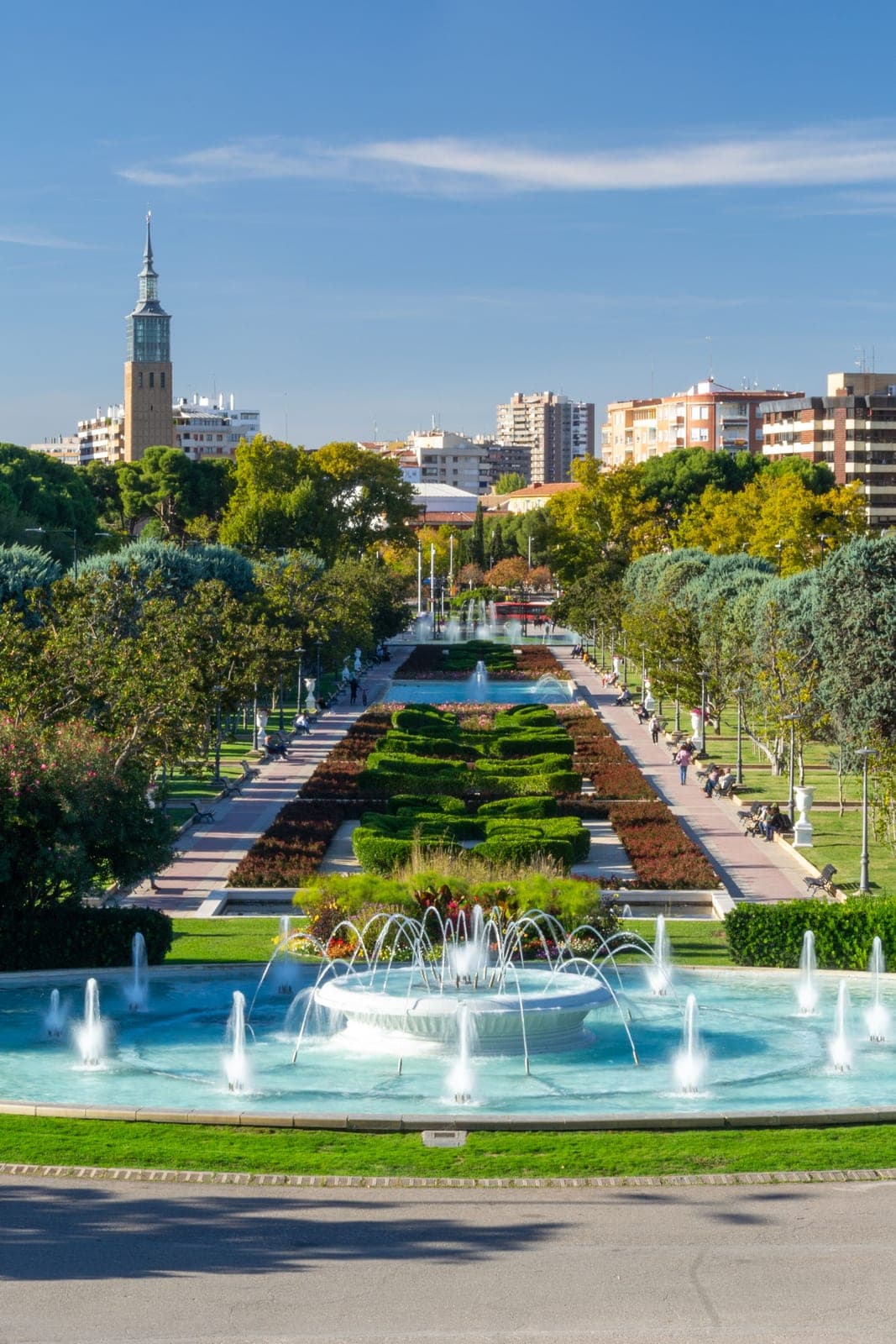Fountains in Parque Grande José Antonio Labordeta in Zaragoza, which the marathon passes at km 19